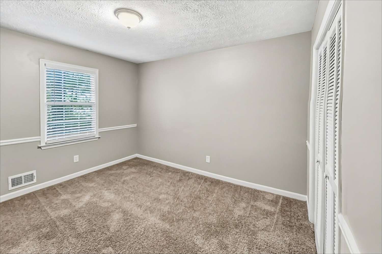 902 Laurel Ct, Woodstock photo 21