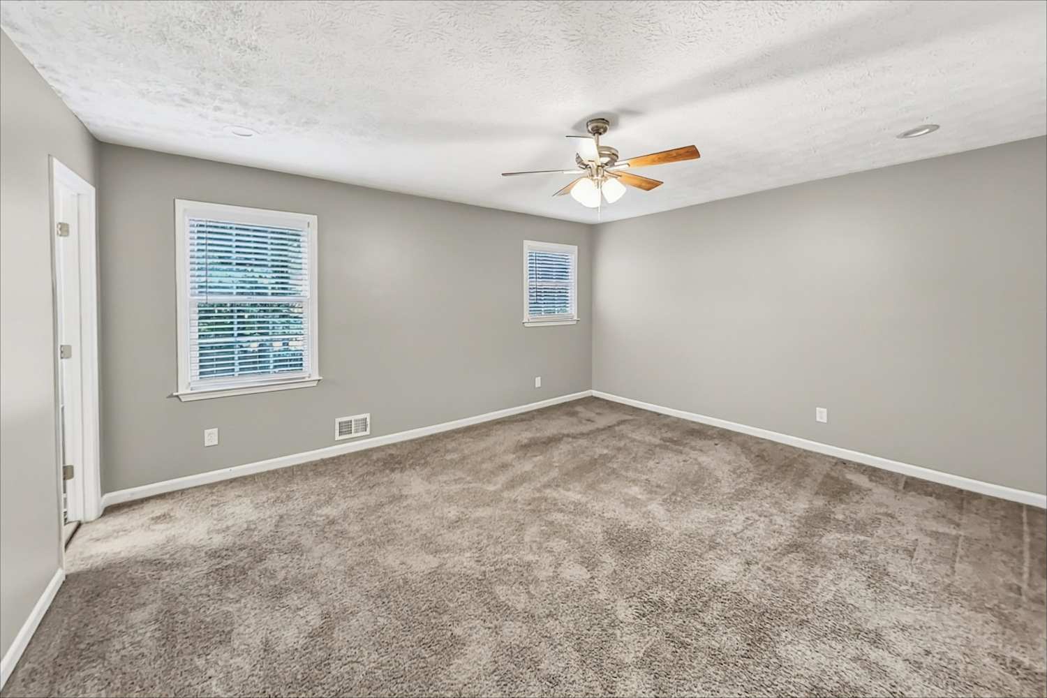 902 Laurel Ct, Woodstock photo 13