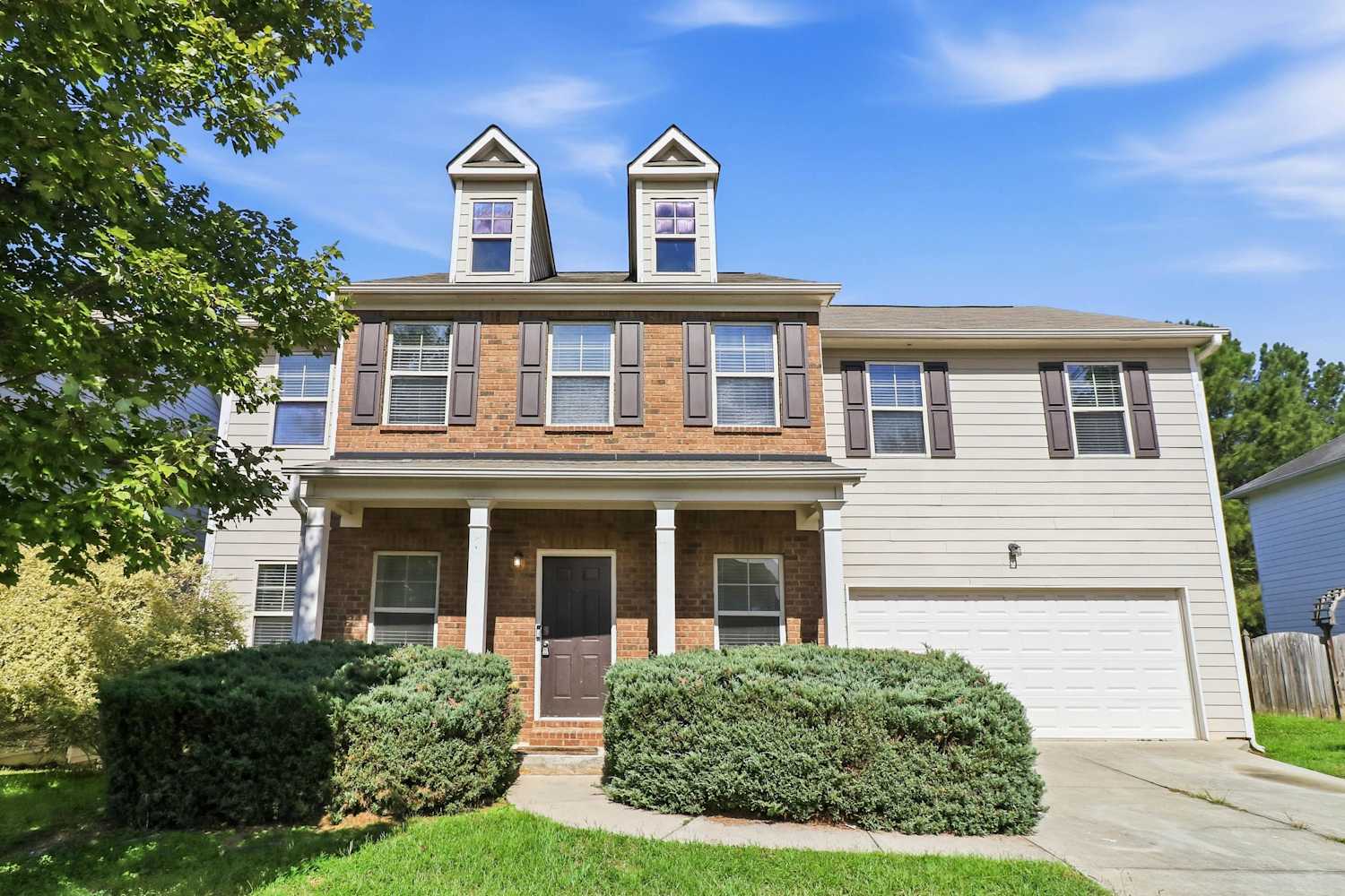 Front of 902 Rock Hill Pkwy, Lithia Springs, GA
