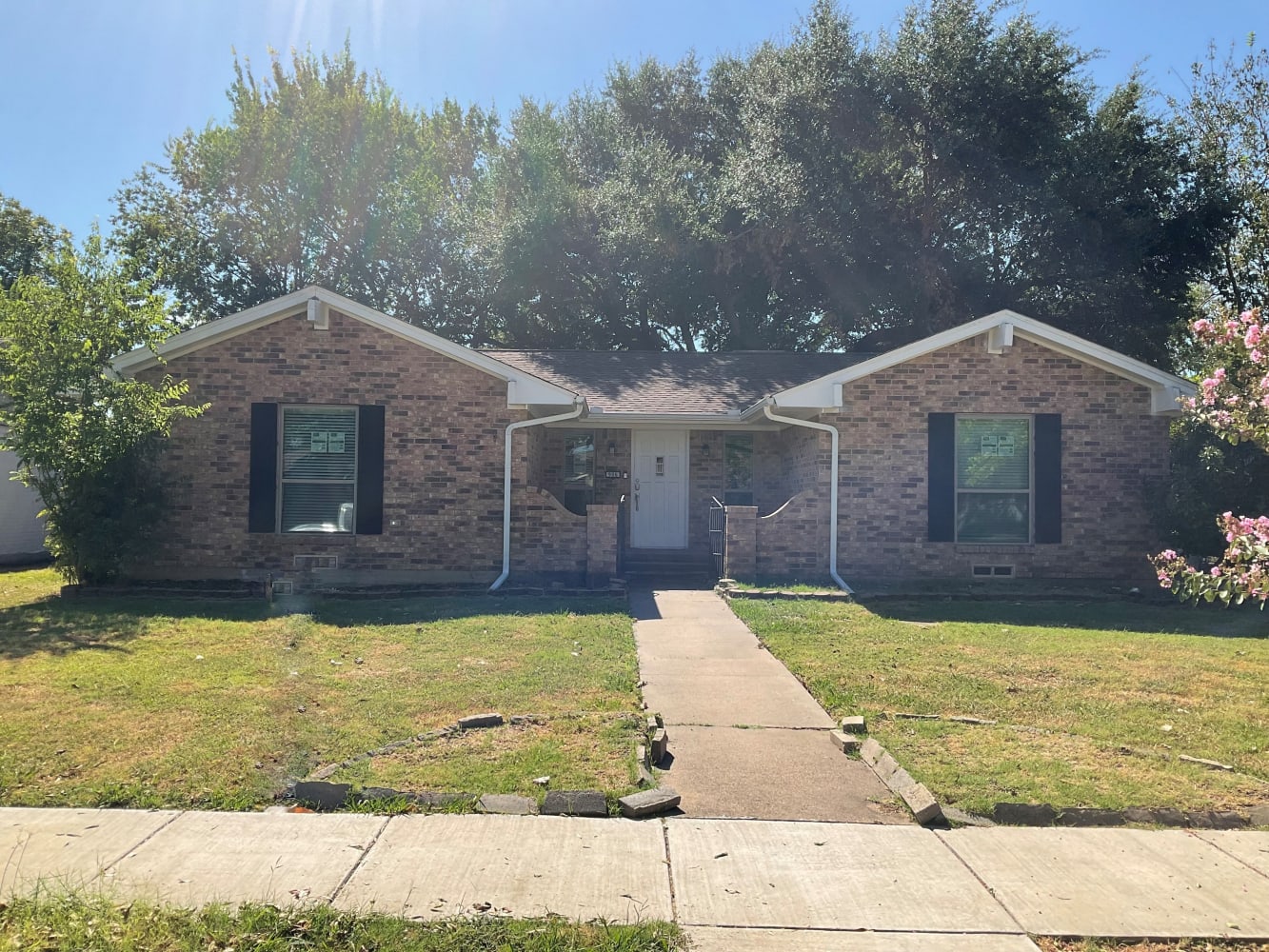 906 Downing, Forney photo 1