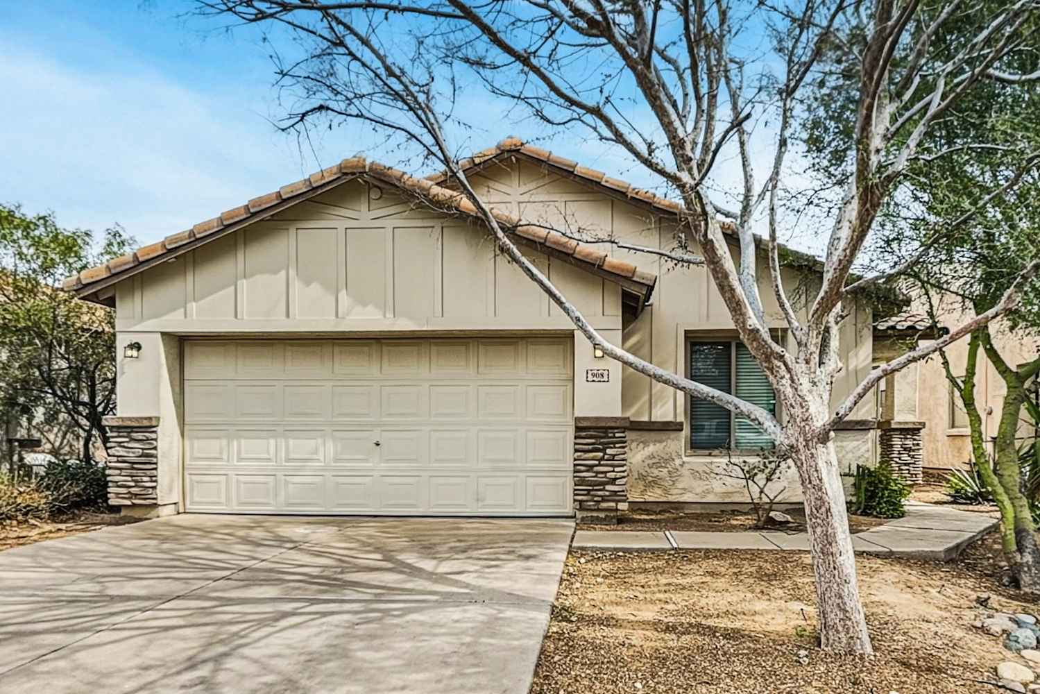 Front of 908 W Roeser Rd, Phoenix, AZ
