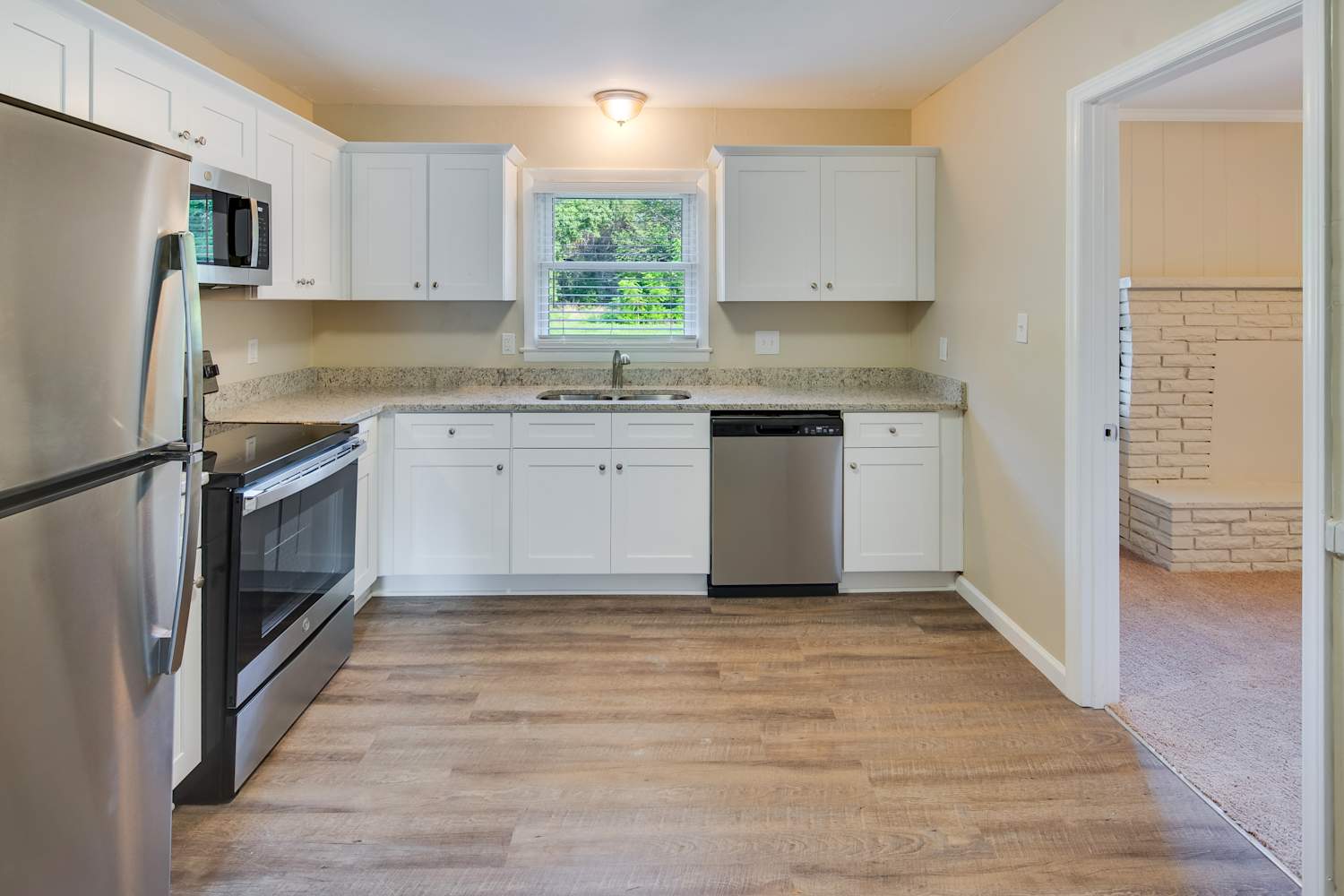909 Friendly Pl, Charlotte photo 9