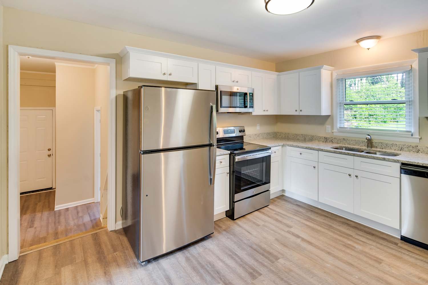 909 Friendly Pl, Charlotte photo 10
