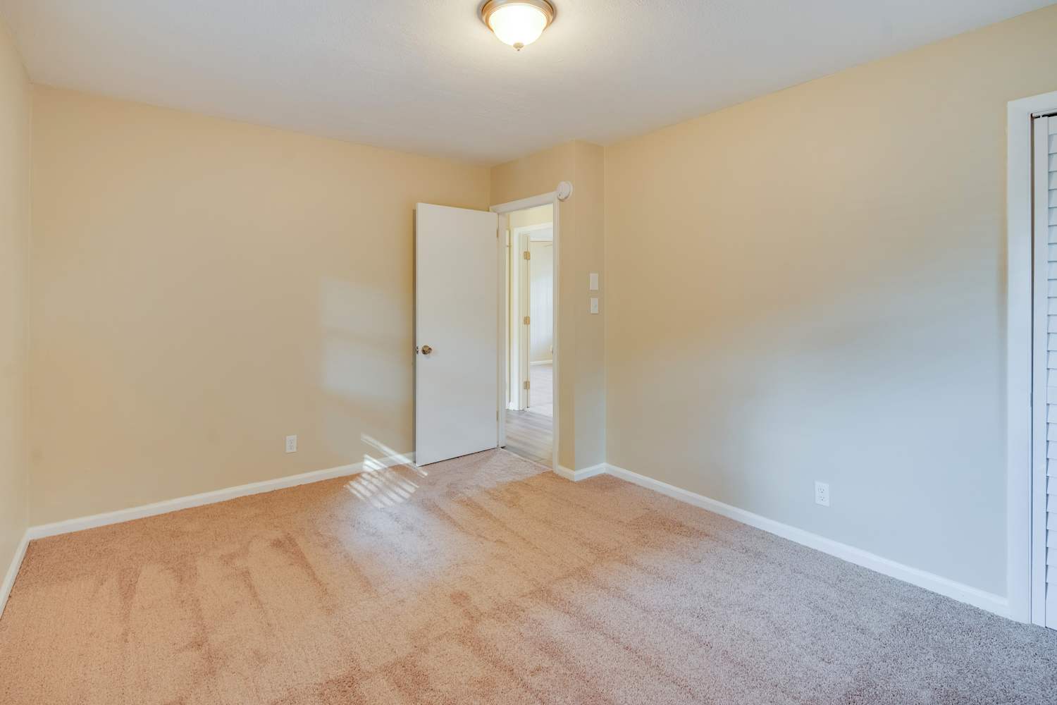 909 Friendly Pl, Charlotte photo 17