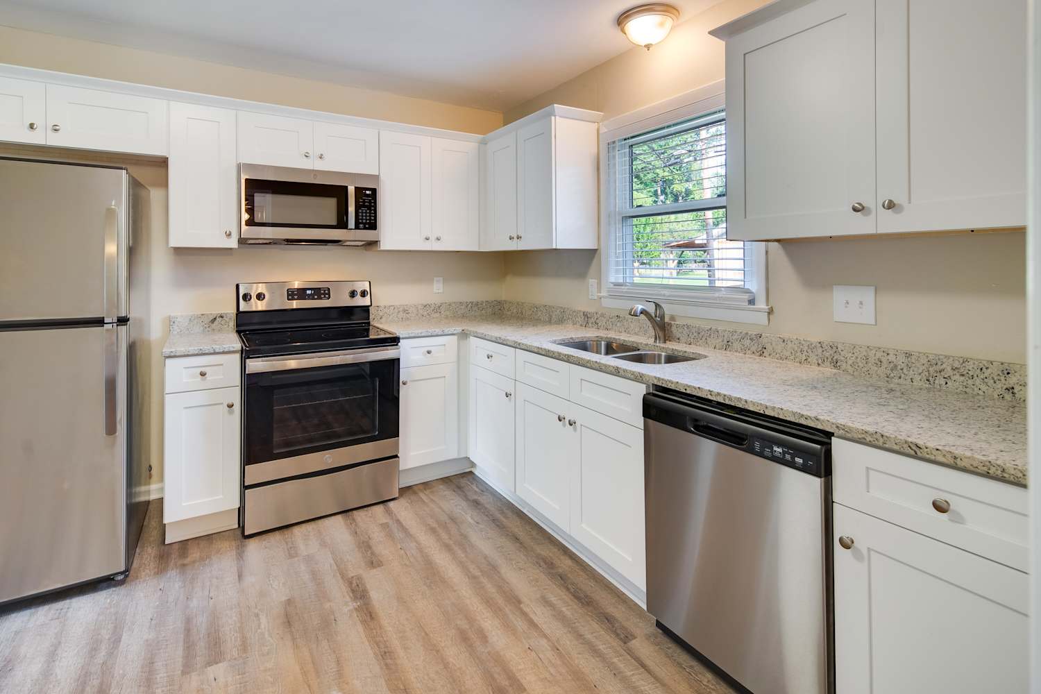 909 Friendly Pl, Charlotte photo 7