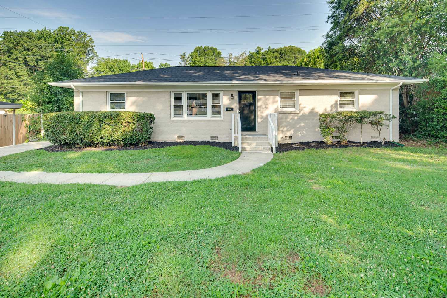 909 Friendly Pl, Charlotte photo 1