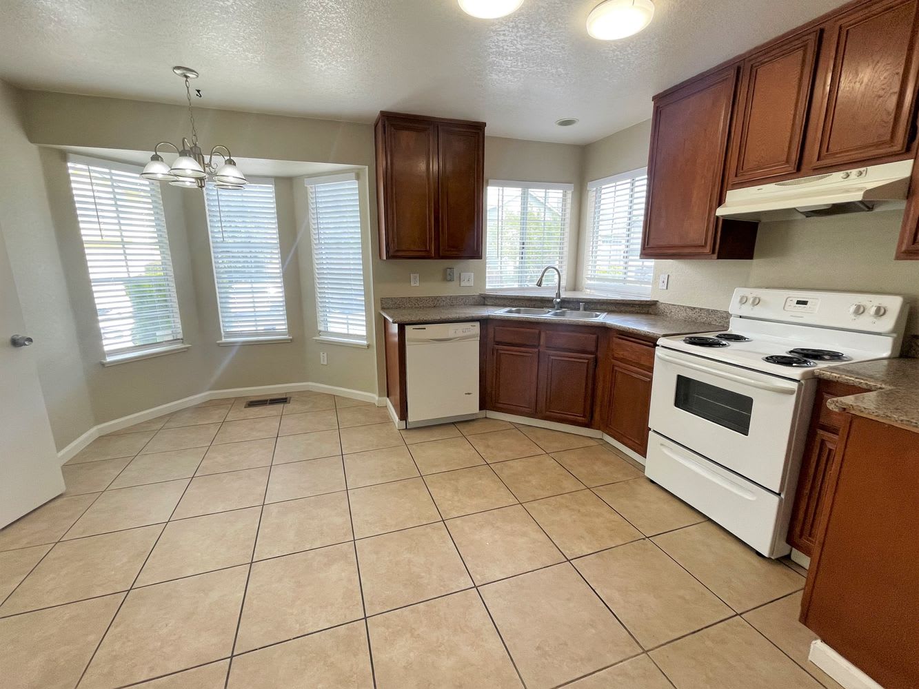 910 Edgewood Cir, Suisun City photo 6