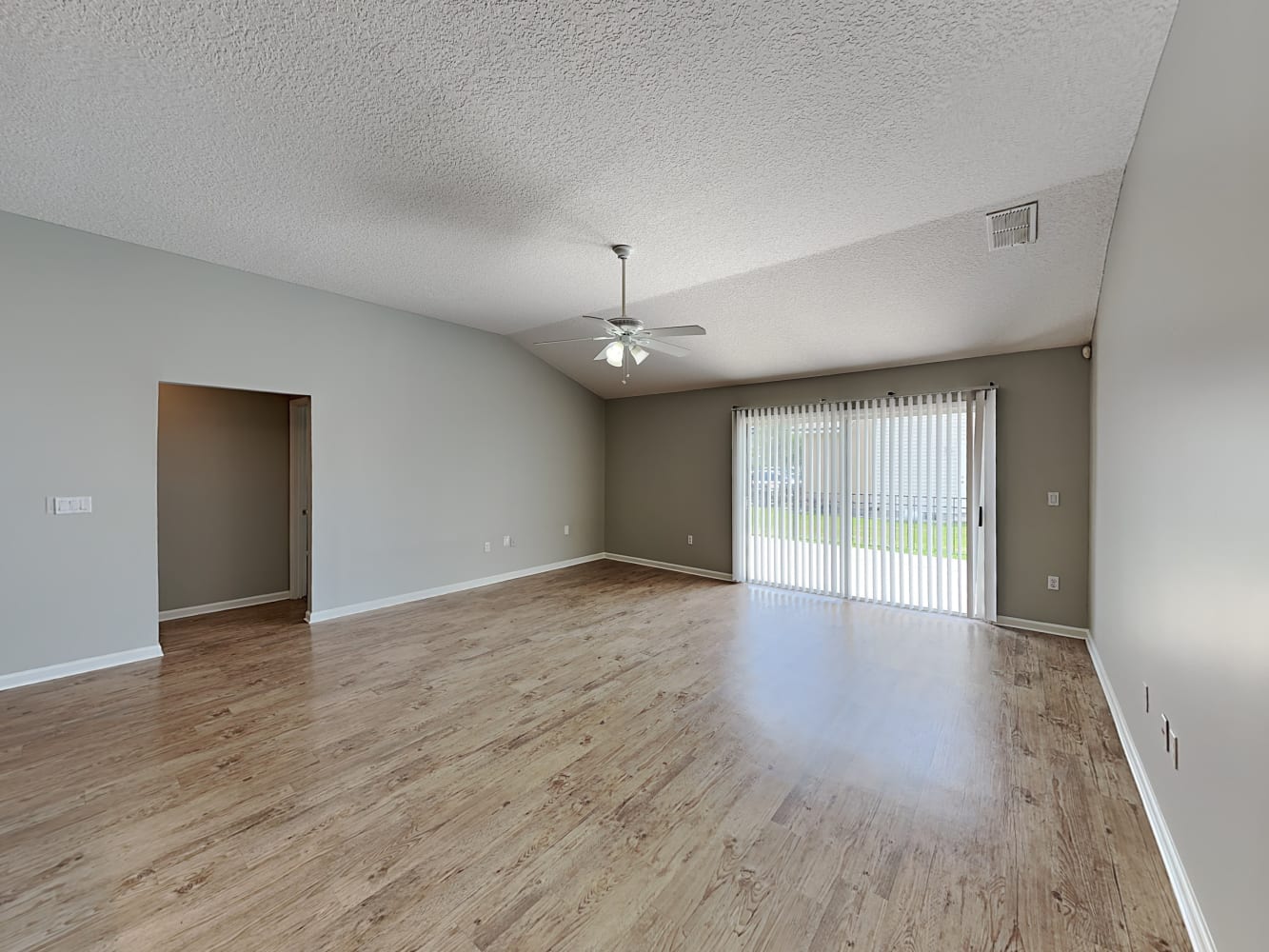 9128 Jennifer Ln, Jacksonville photo 6
