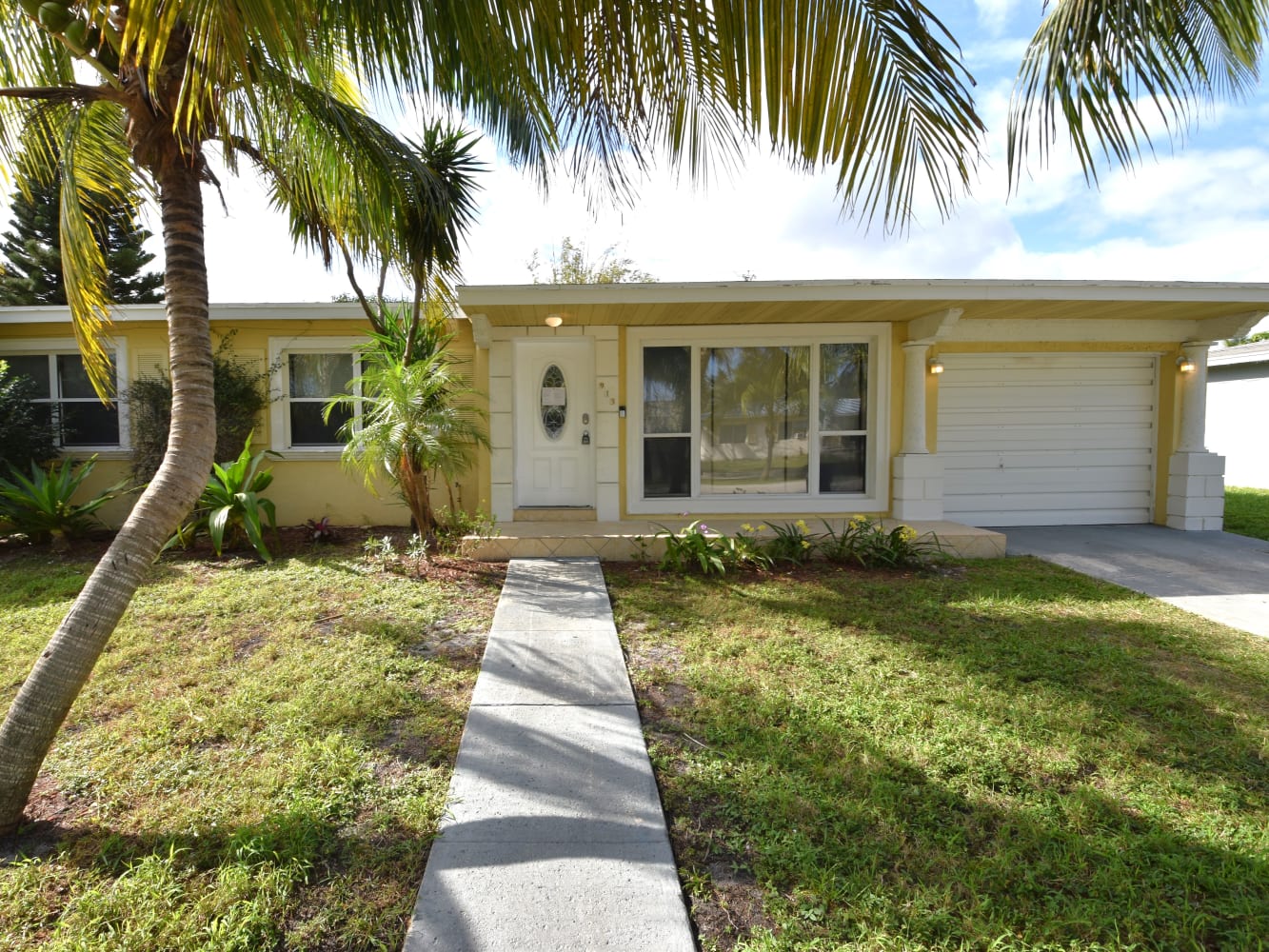 913 Cochran Dr, Lake Worth photo 1