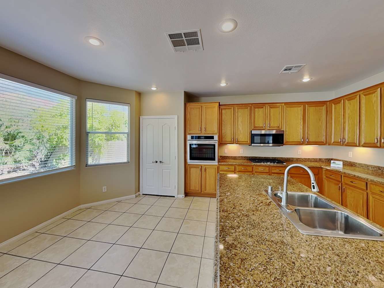 915 Golden Poppy St, Las Vegas photo 10