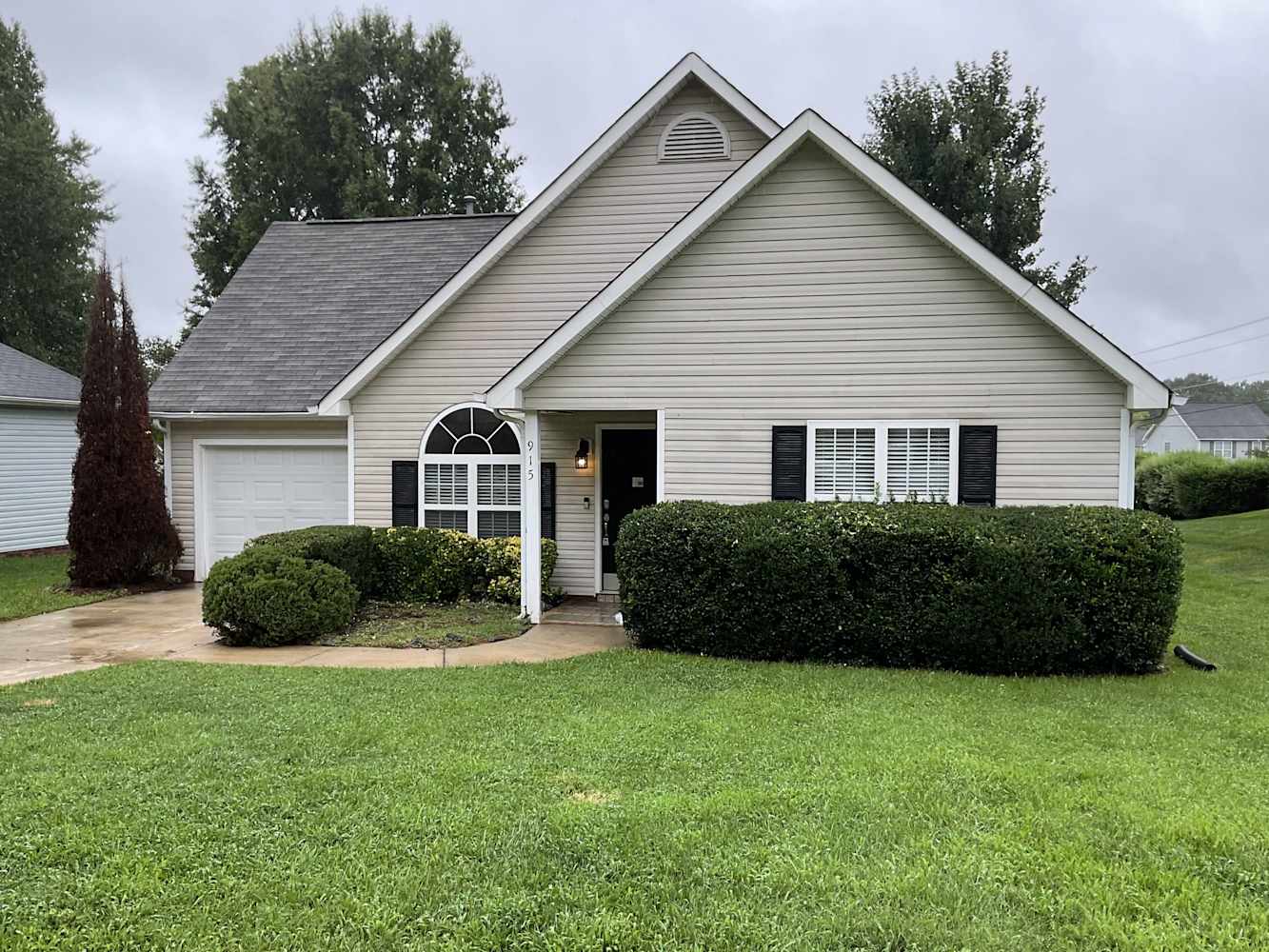 915 Jordans Pond Ln, Charlotte photo 1