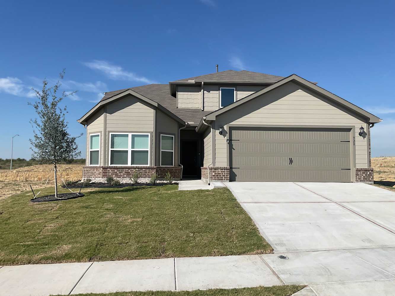 Front of 920 Oro Valley Street, Fort Worth, TX