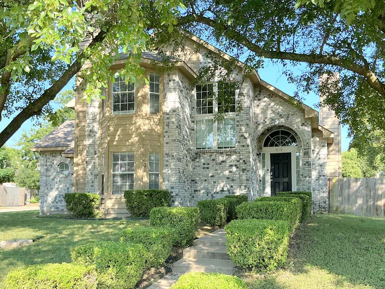 9218 Oak Hollow Dr, Rowlett photo 1