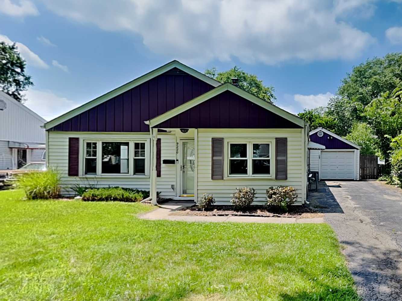 Front of 9220 S 49th Ct, Oak Lawn, IL