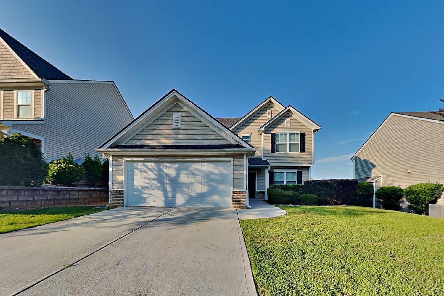 925 Donington Cir, Lawrenceville photo 1
