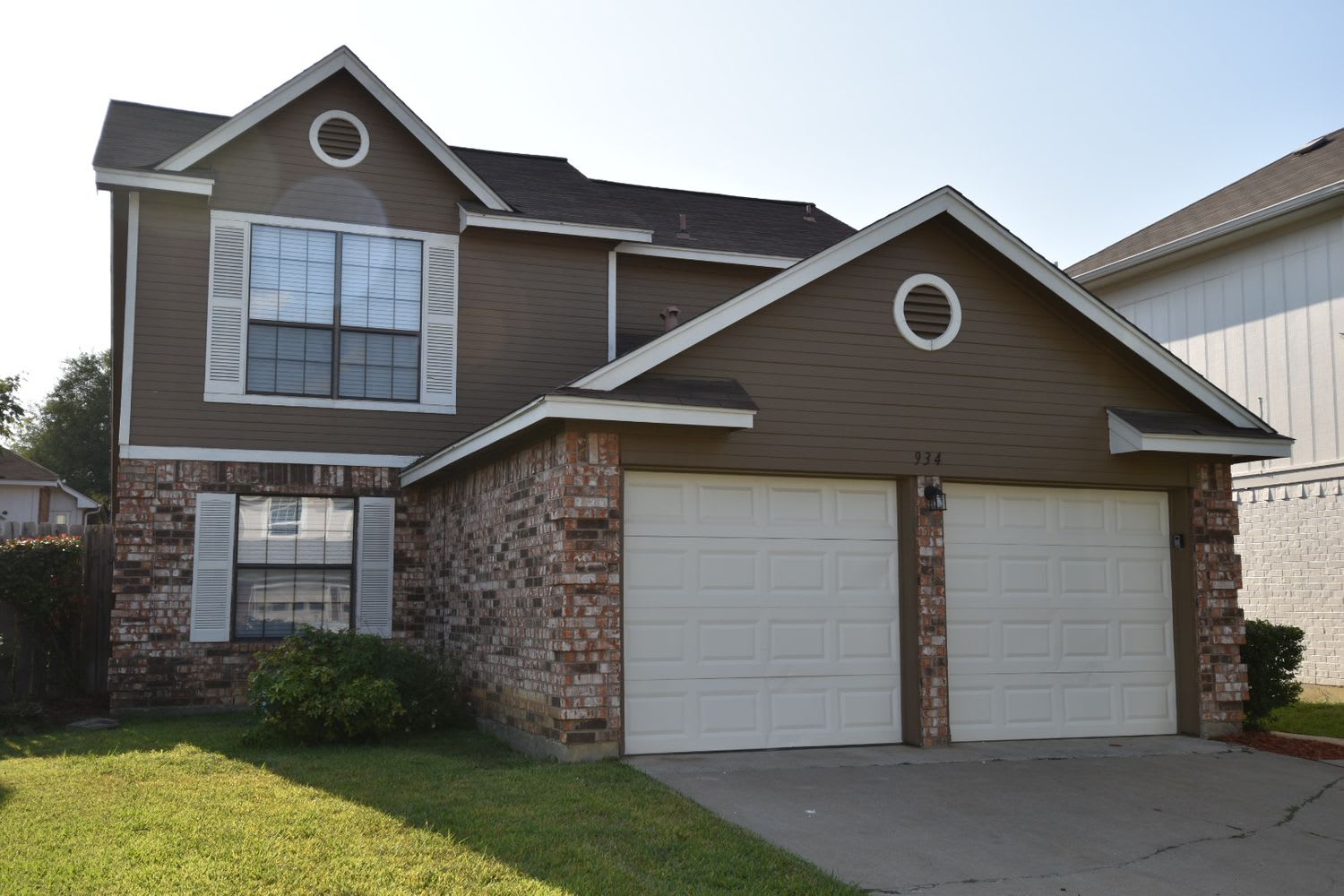 Front of 934 Ramblewood Dr, Lewisville, TX