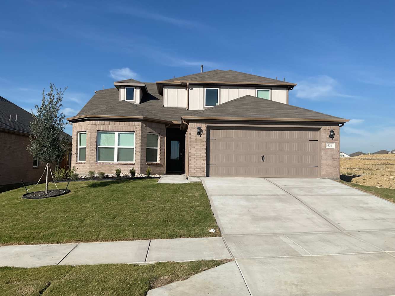 Front of 936 Oro Valley Street, Fort Worth, TX