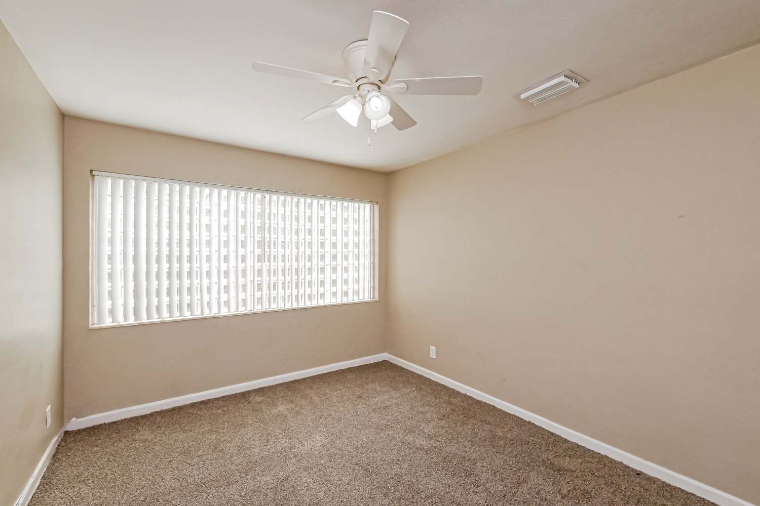 940 SE 5th St, Deerfield Beach photo 12