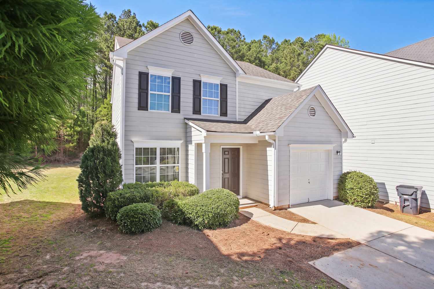 Front of 9461 Lakeview Rd, Union City, GA