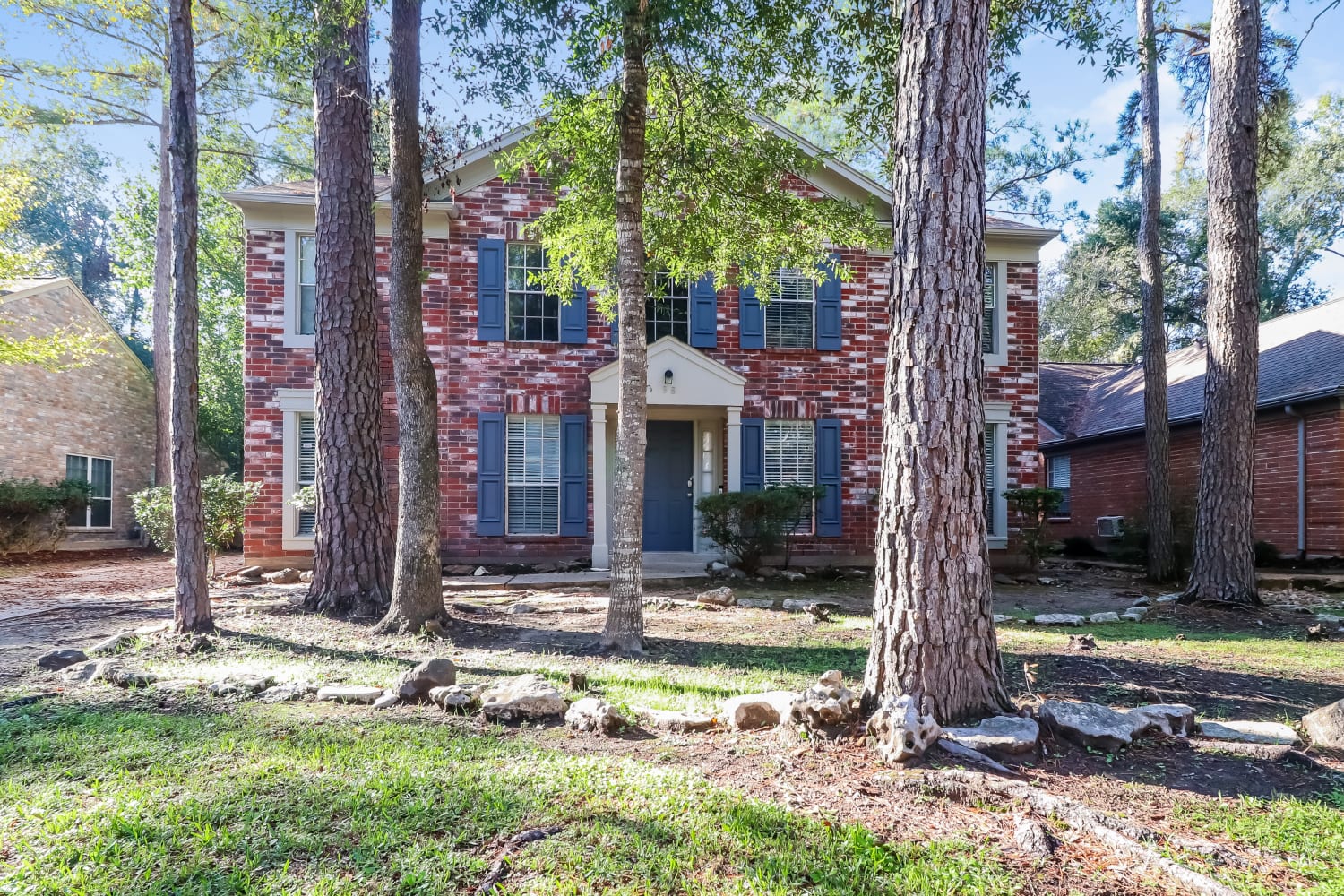 Front of 95 S Village Knoll Cir, The Woodlands, TX