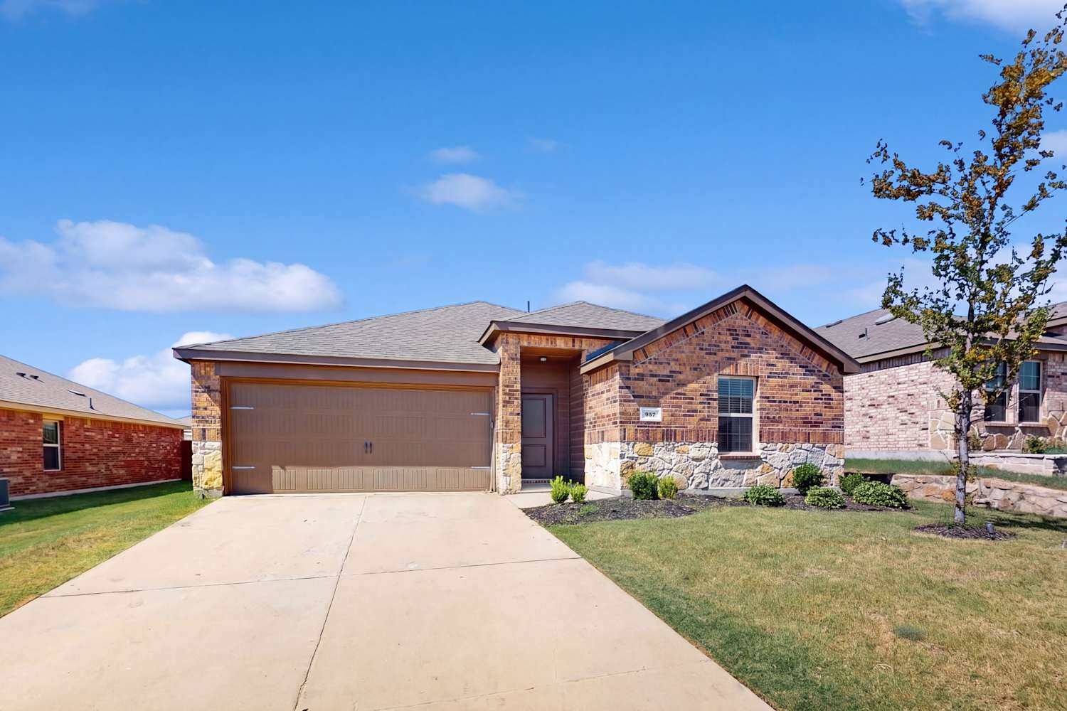 Front of 957 English Drive, Aubrey, TX