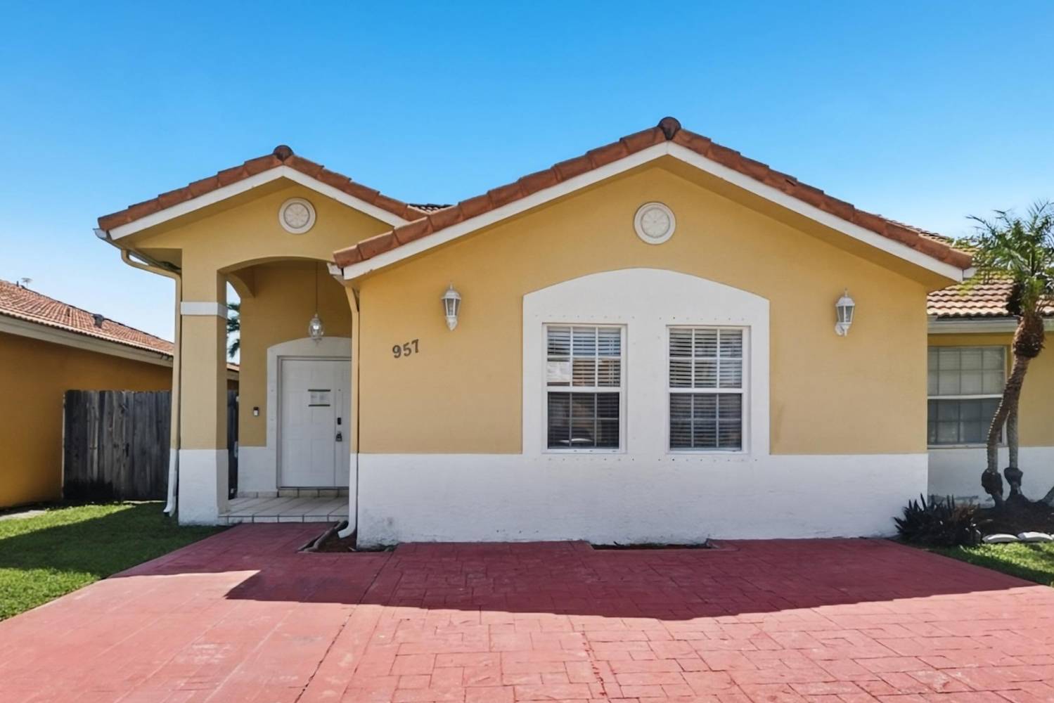 957 NW 128th Pl, Miami photo 1