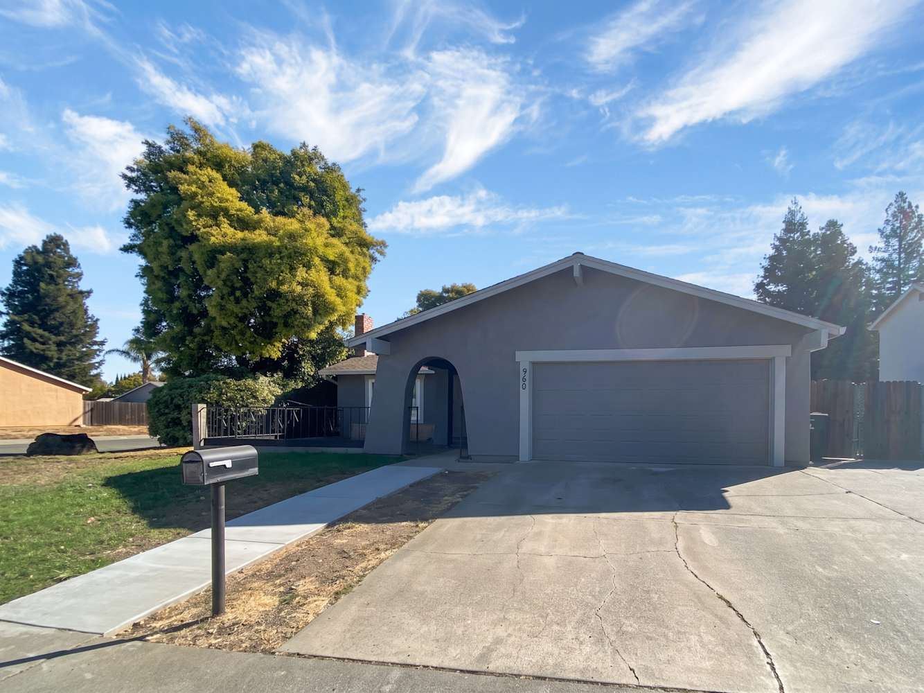 Front of 960 Pembroke Way, Dixon, CA