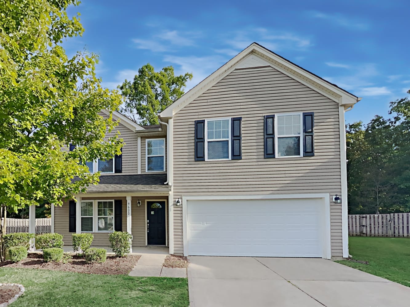 9600 Cayenne Dr, Charlotte photo 1