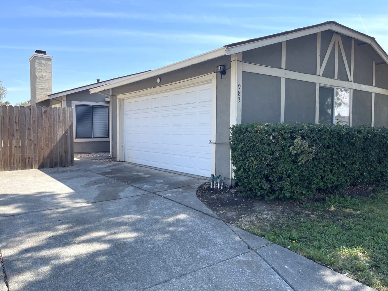 Front of 983 Daniel St, Fairfield, CA