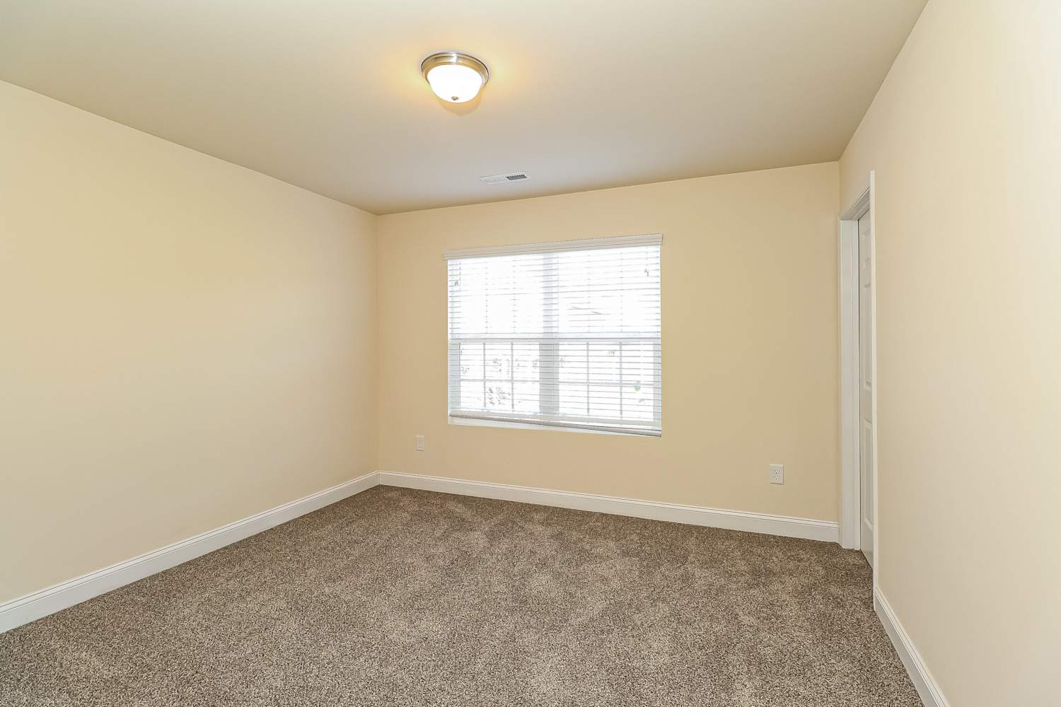9849 Maywine Cir, Huntersville photo 13