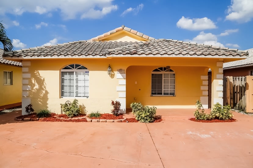 Front of 9991 NW 126th Ter, Hialeah Gardens, FL